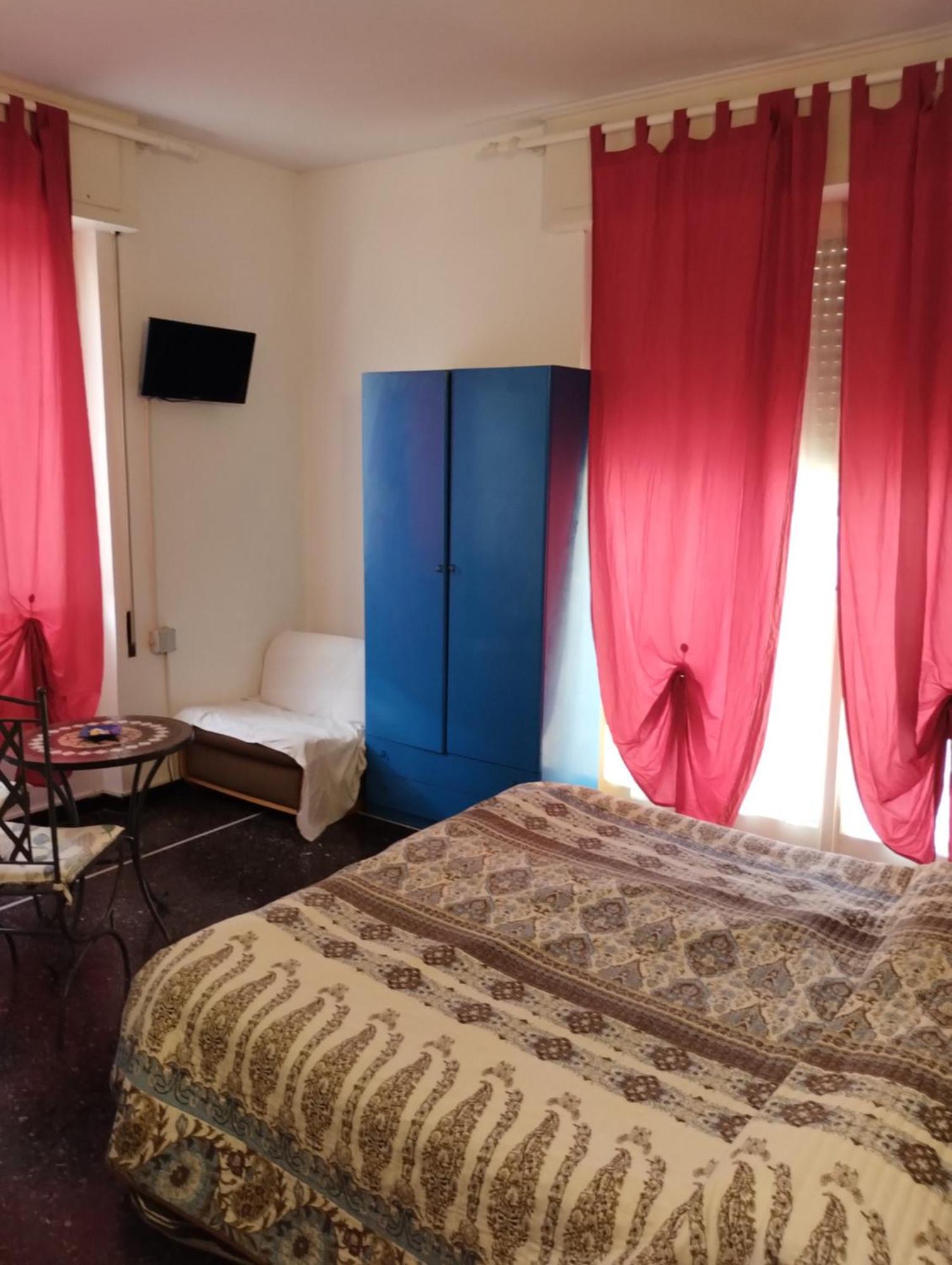Hotel Della Piazzetta Варацце Экстерьер фото