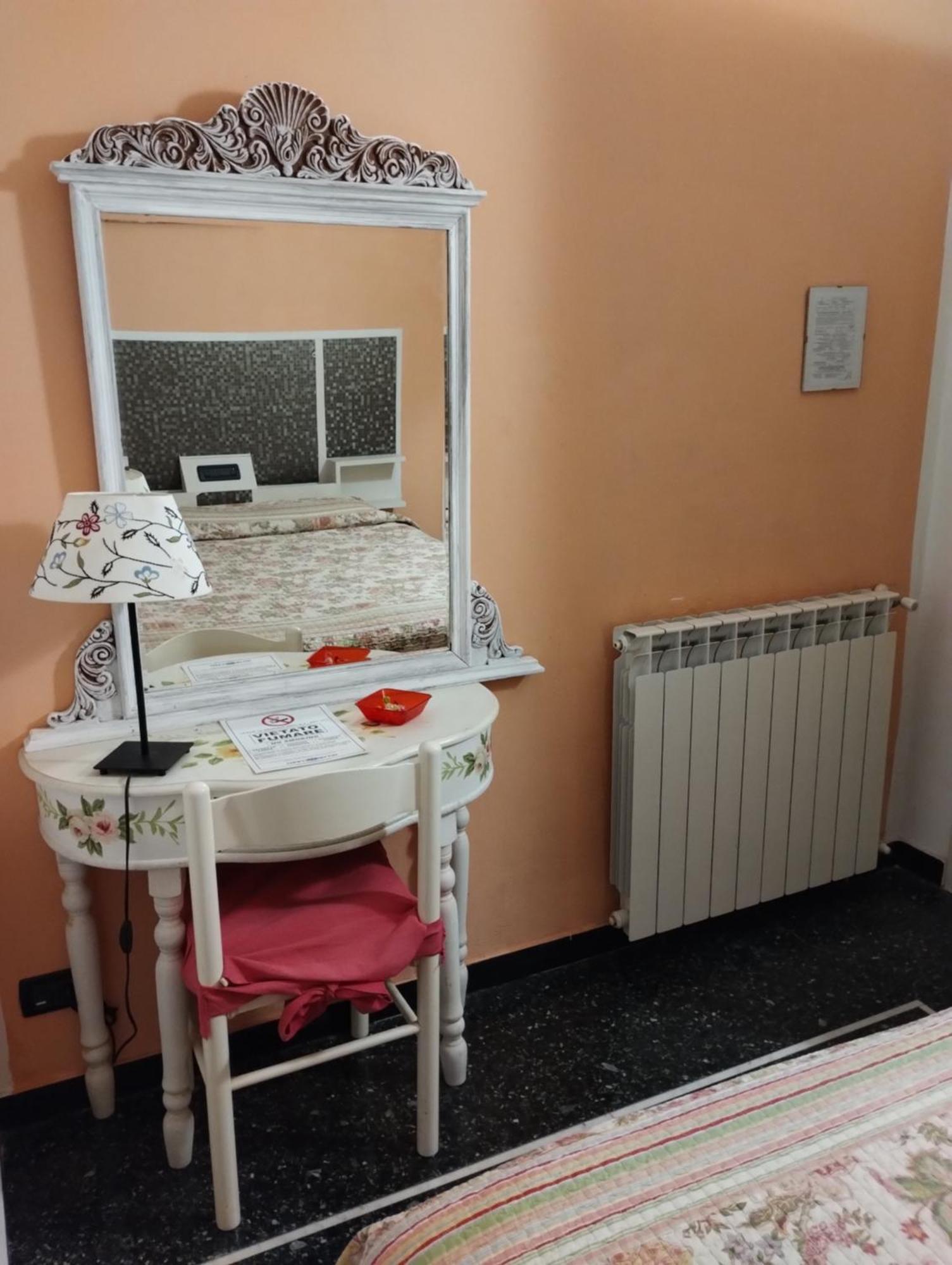 Hotel Della Piazzetta Варацце Экстерьер фото