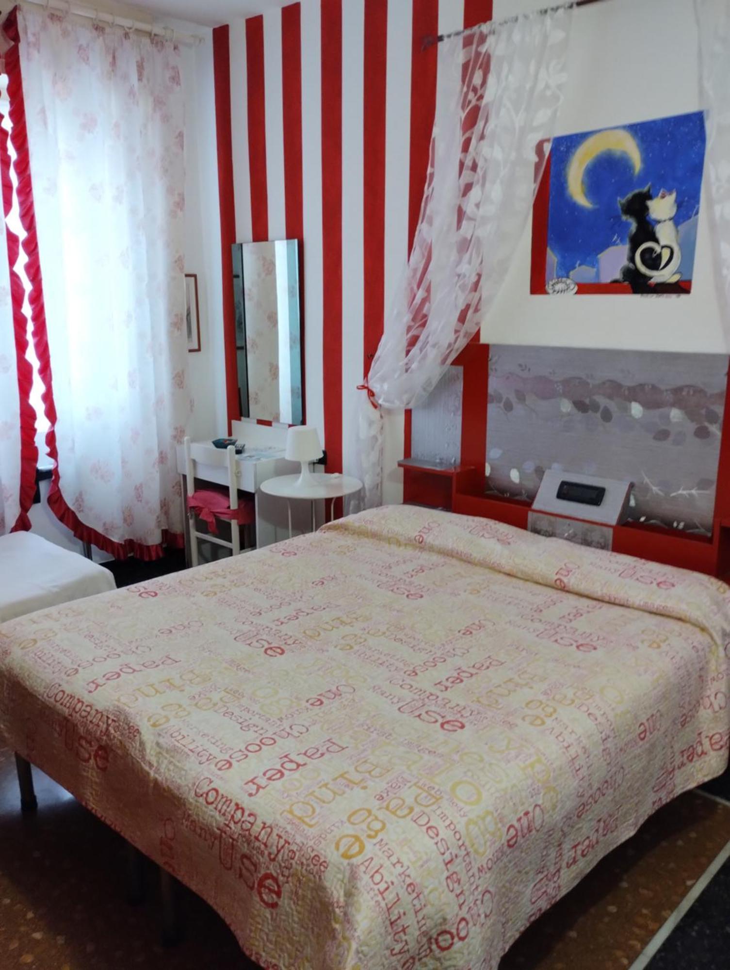Hotel Della Piazzetta Варацце Экстерьер фото