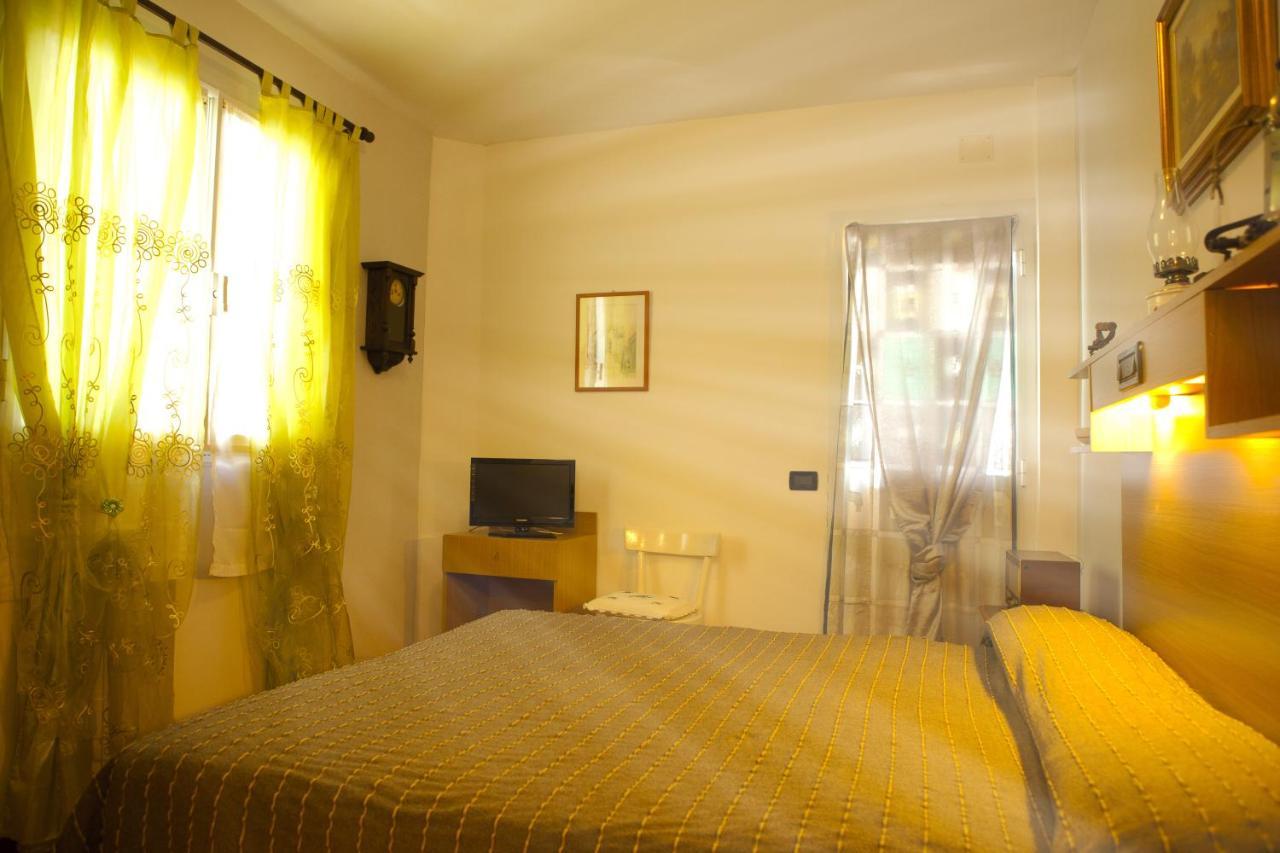 Hotel Della Piazzetta Варацце Экстерьер фото